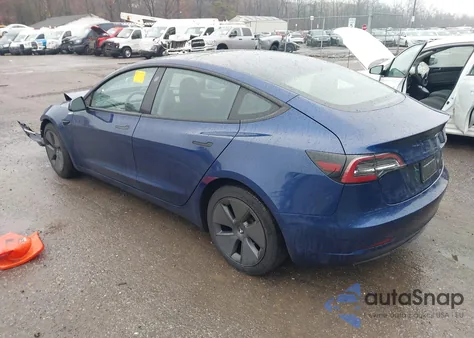 2021 Tesla Model 3 Long Range Dual Motor All-Wheel Drive z USA, uszkodzony, nr VIN 5YJ3E1EB5MF028236